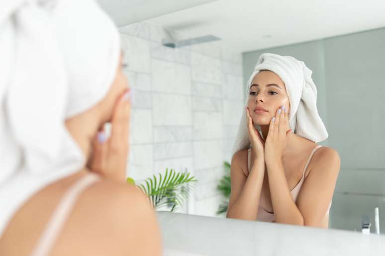 Along with cleansing and hydrating the skin, it is important to use antioxidant active ingredients. Along with cleansing and hydrating the skin, it is important to use antioxidant active ingredients.