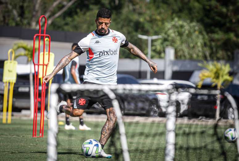 Paulinho’s drop in performance worries Vasco.  Understand the reasons