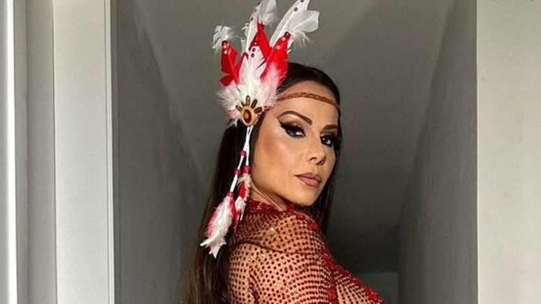 Viviane Araujo abuses transparency and exudes beauty in new photos