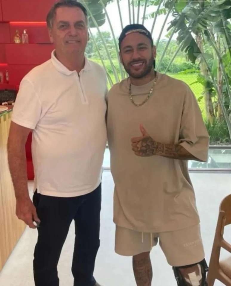 Bolsonaro visitou Neymar em sua mansão –