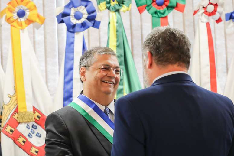 Ministro da Justiça, Flávio Dino, recebe Ordem do Mérito da Defesa