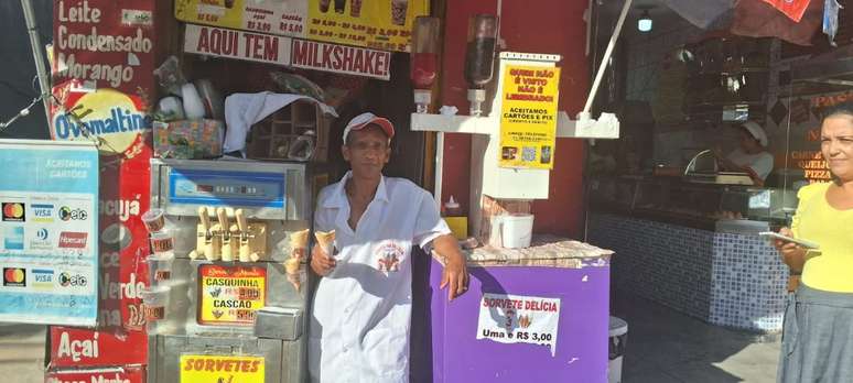 Geraldo José de Almeida, 54 anos, guarda na memória as gerações que provaram seu famoso sorvete de máquina em Venda Nova, Belo Horizonte