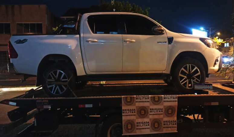 Couple arrested in act with stolen truck in Canoas