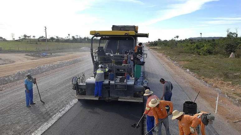 Para reconstruir e restaurar as estradas nessa região, o governo teria que investir R$ 11,5 bilhões, de acordo com a estimativa da CNT.
