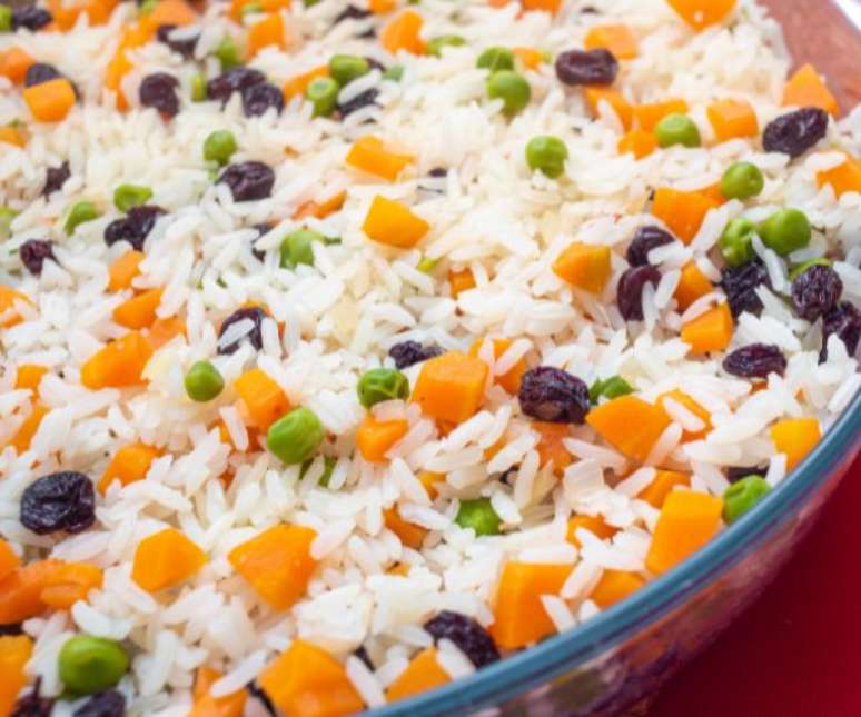 E aí, passas no arroz fica bom ou não? – Shutterstock
