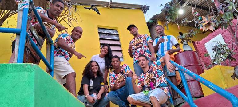 Diego Soares e a equipe do Cantinho do Axé: todos os colaboradores são do Alto Nossa Senhora de Fátima, periferia do Recife, e arredores