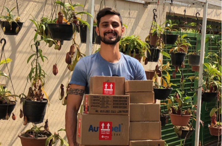 Bruno Garcia tem mais de 1000 vasos de plantas carnívoras, entre coleção pessoal e disponíveis para venda