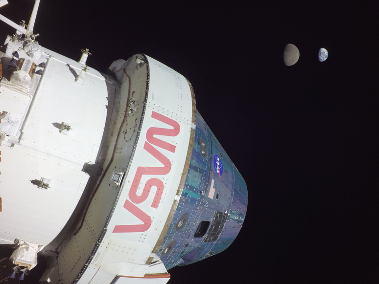 Foto da Lua, Terra e da nave Orion tirada durante o 13º dia da missão Artemis I (Imagem: Reprodução/NASA, Artemis I)