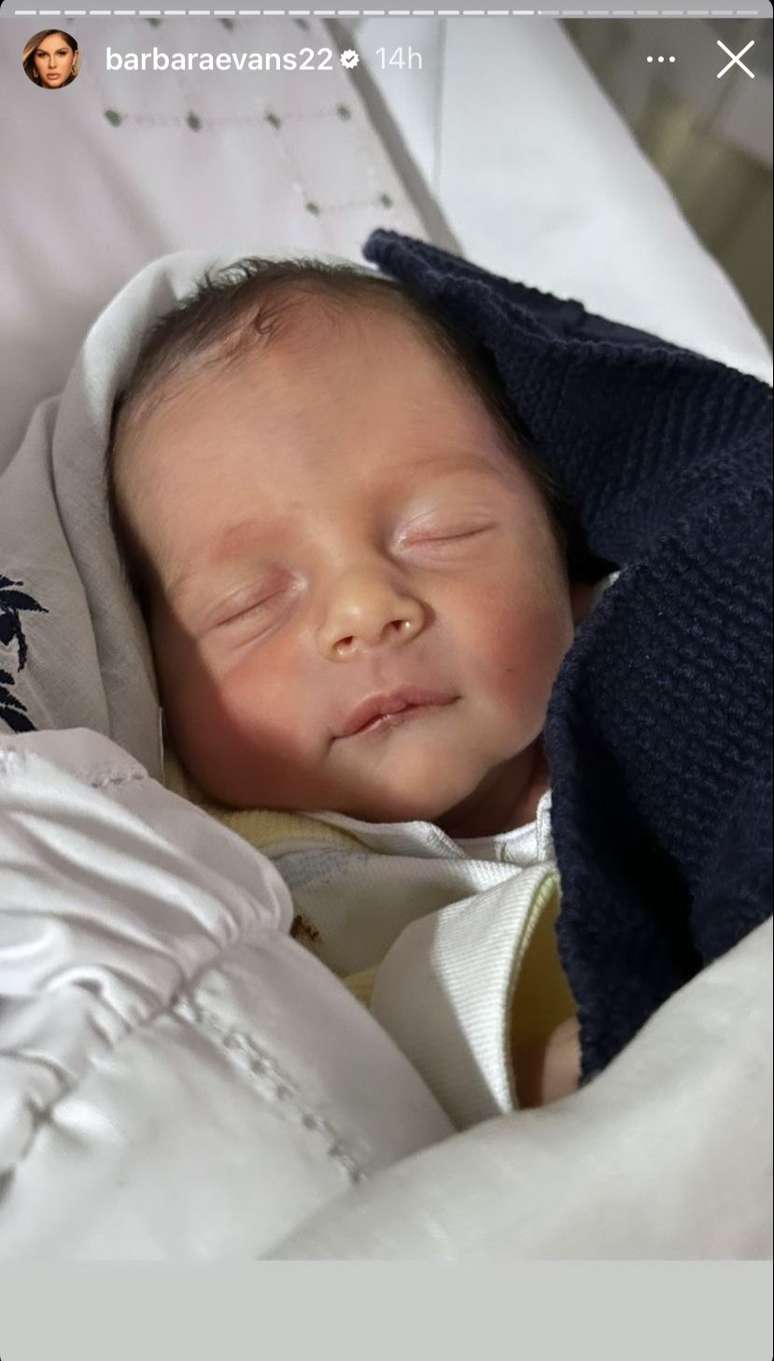 Bárbara Evans exibe o rosto de Antônio.