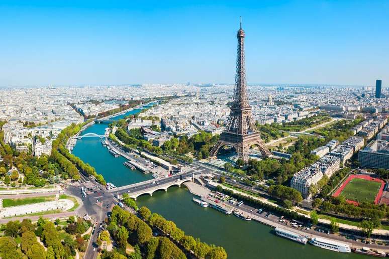 Paris é um dos destinos mais icônicos do mundo e fascina os turistas por sua beleza