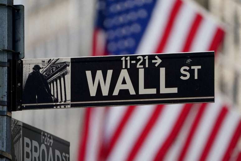 Placa de Wall Street na Bolsa de Valores de Nova York
09/03/2020 
REUTERS/Carlo Allegri