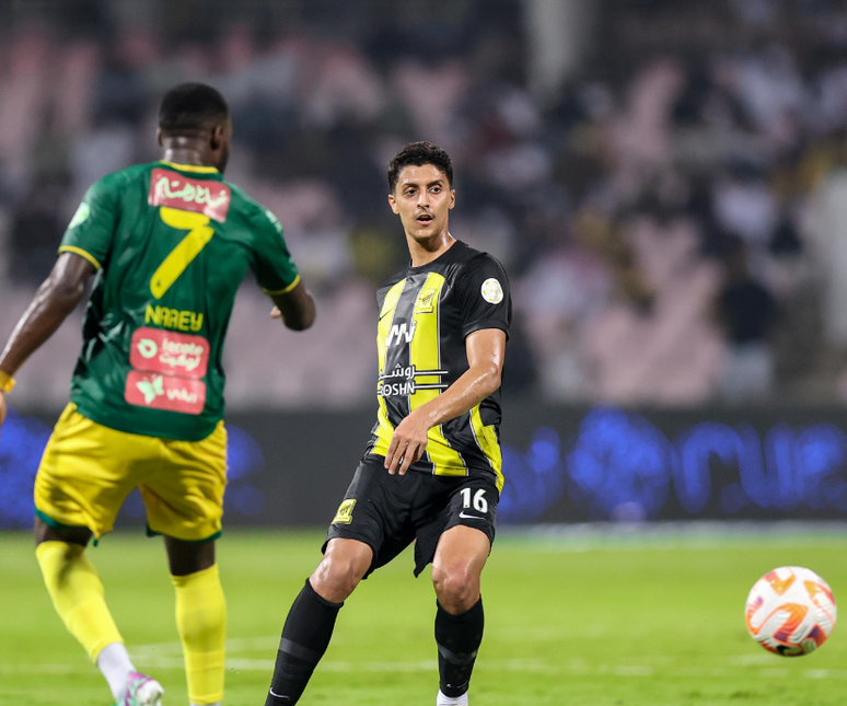 Com gol de Benzema, Al-Ittihad vence Al Khaleej e encosta no terceiro  colocado do Campeonato Saudita