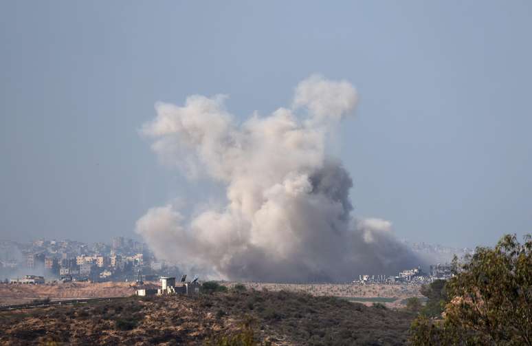 Fuma&ccedil;a ap&oacute;s ataque em Beit Hanoun, no norte de Gaza
