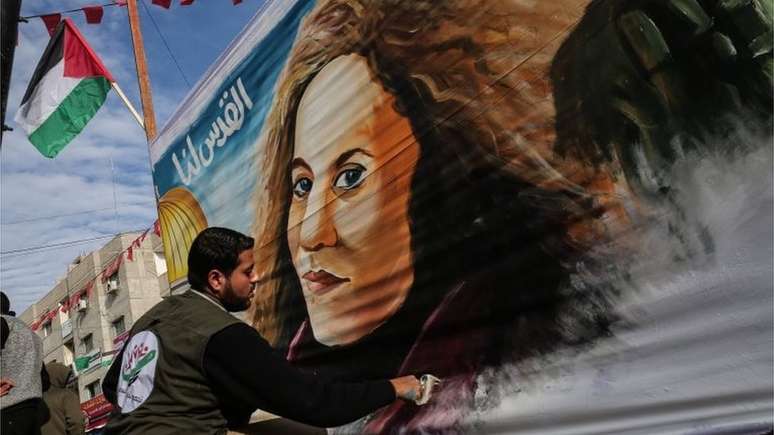 Em territórios palestinos, Ahed Tamimi é homenageada em murais e cartazes