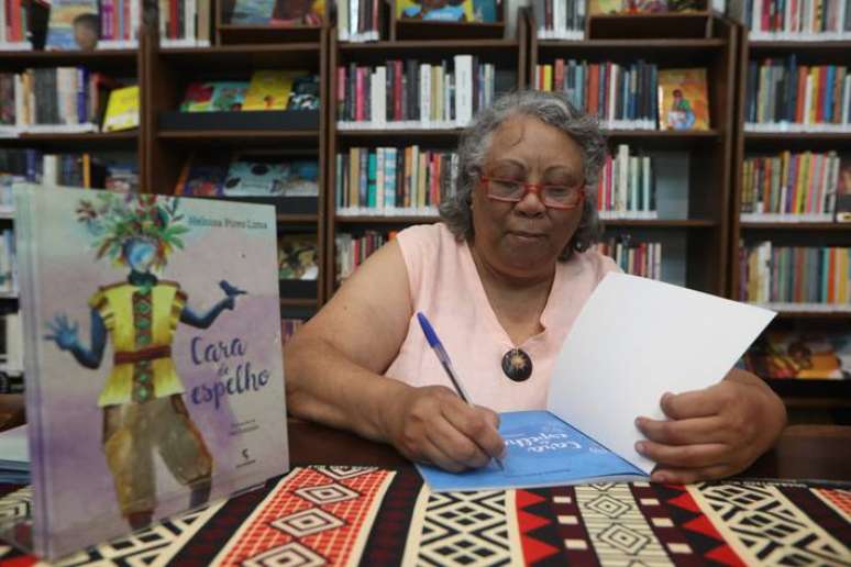 A escritora Heloisa Pires Lima, uma das pioneiras da literatura infanto-juvenil para crianças negras, lança novo livro