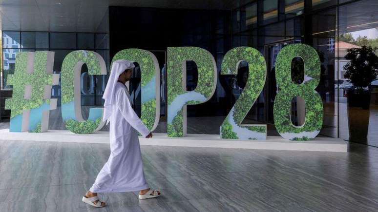 Realização da COP nos Emirados atraiu críticas de ativistas pelo meio ambiente