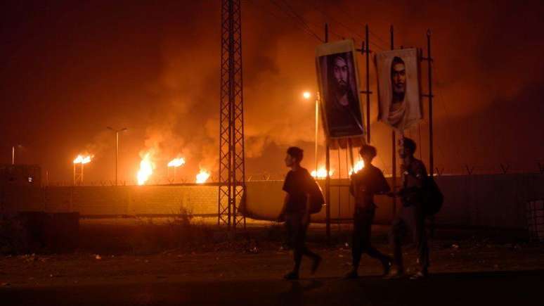 A queima de gás é uma imagem comum nos campos petrolíferos do Irã e do Iraque, entre outros países