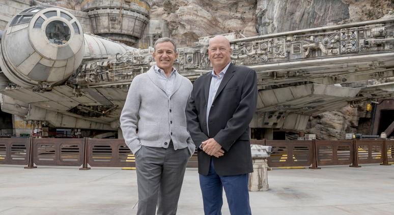Bob Iger e o antigo CEO da Disney, Bob Chapek (Imagem: Divulgação/Divulgação/Walt Disney Company)