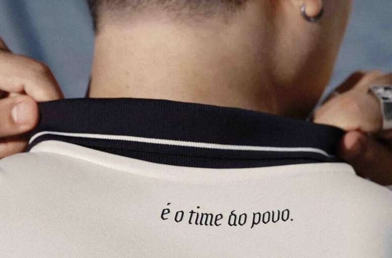 Quarta camisa do Corinthians em 2023 &ndash;