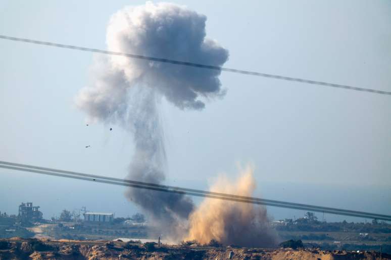 Explosão ocorre em Gaza neste sábado, 2, após fim do acordo de trégua entre Israel e o Hamas.
