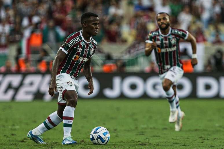 Arias Consegue Duplo-duplo Pelo Segundo Ano No Fluminense