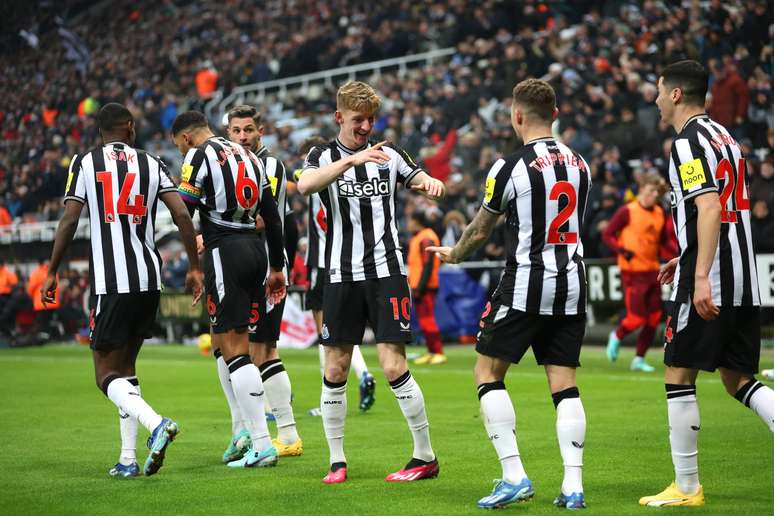 Jogadores celebram o gol do Newcastle 