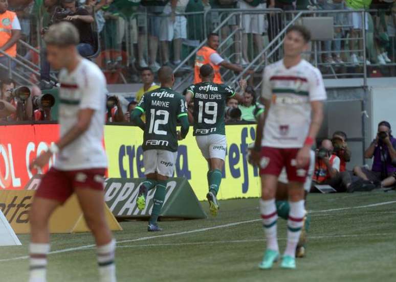 Breno Lopes comemora o gol do Palmeiras contra o Fluminense