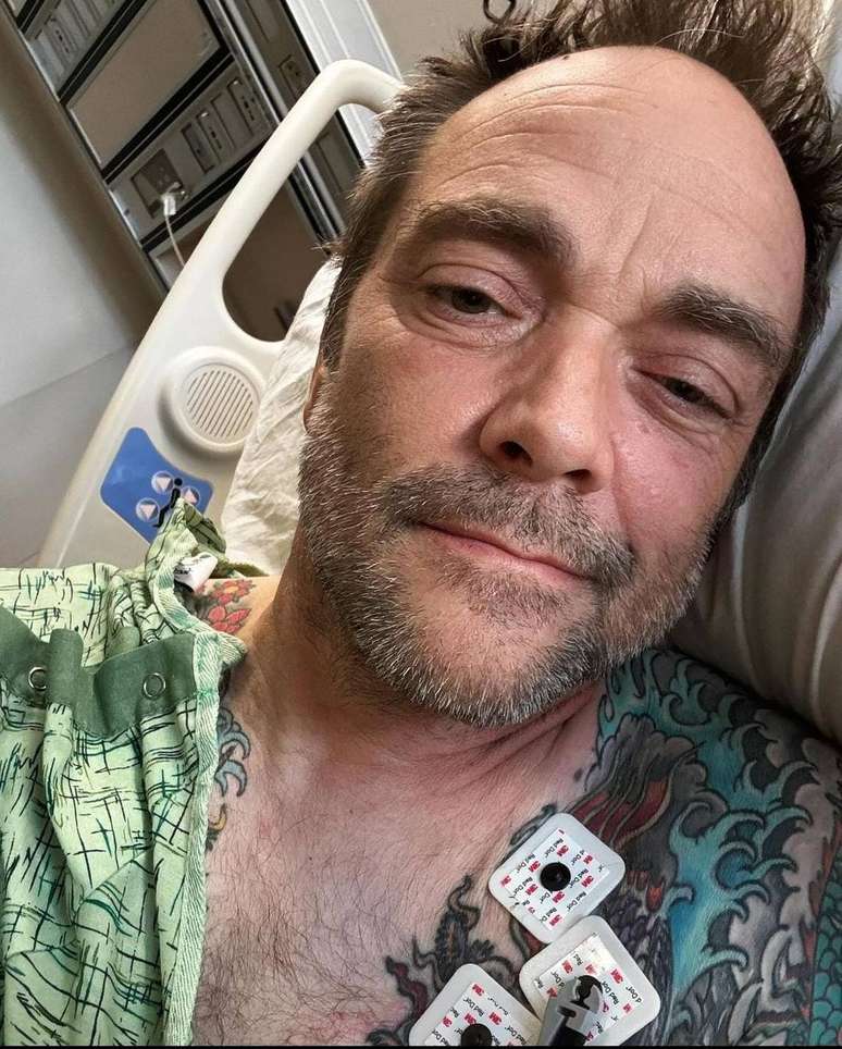 Mark Sheppard postou foto em que está no hospital