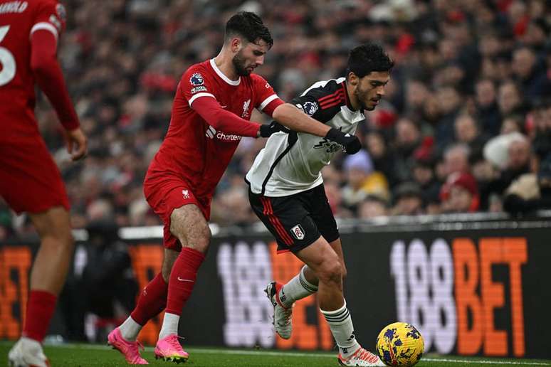 Liverpool sai na frente, mas Chelsea busca empate pelo Inglês