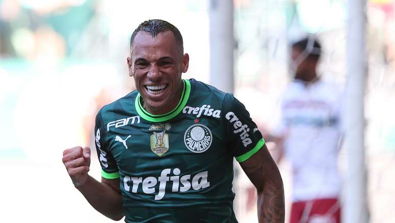 Breno Lopes marcou três gols para o Palmeiras no jogo, mas só um valeu