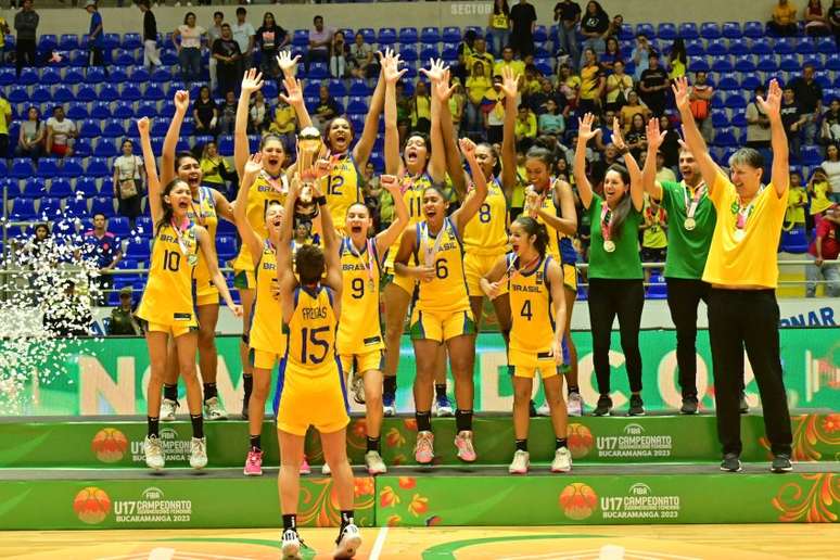 Onde vai passar o jogo do Brasil hoje: saiba como assistir o Sul-Americano  Sub-17 ao vivo