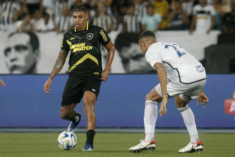 Santos arrranca empate com Botafogo, que chega a 8 jogos sem vencer