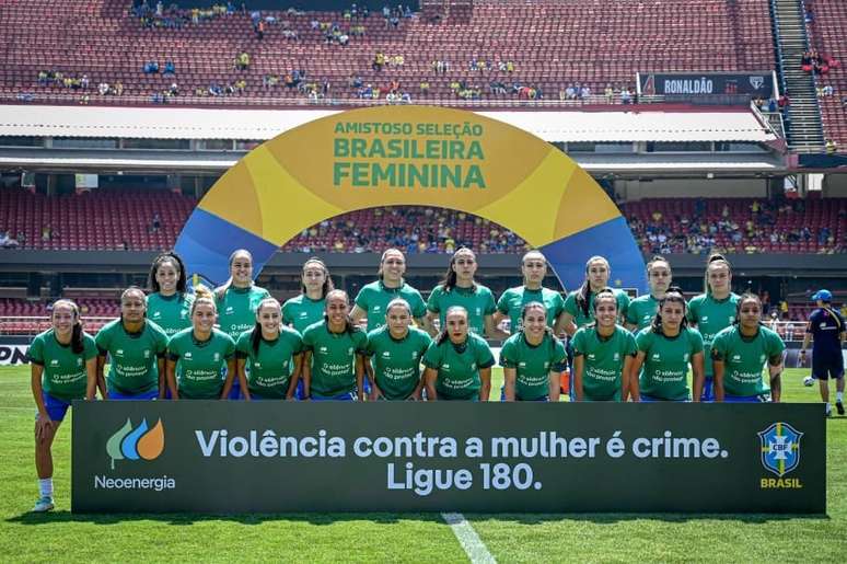 Seleção feminina encerra último período de preparação no Brasil