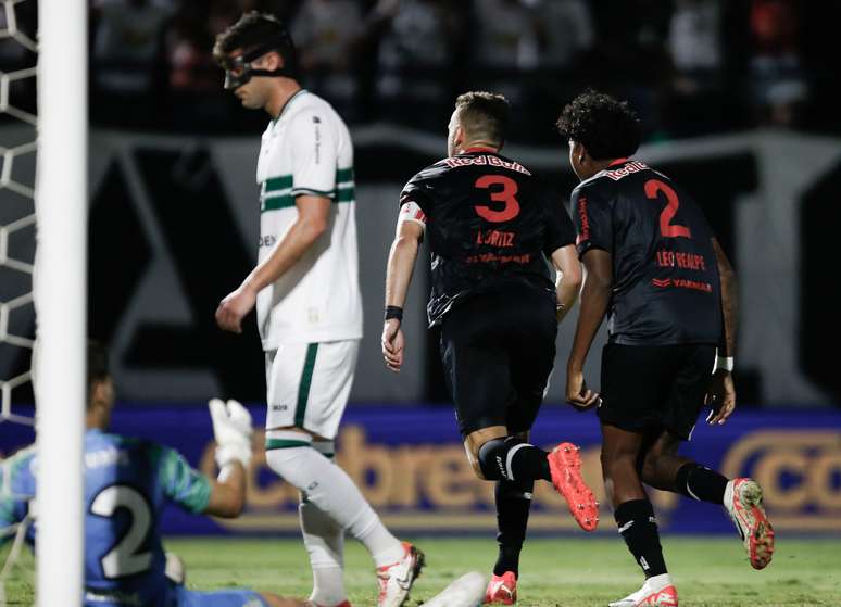 Paulinho: Sabe bem vencer por muitos, mas [vitória] só vale três