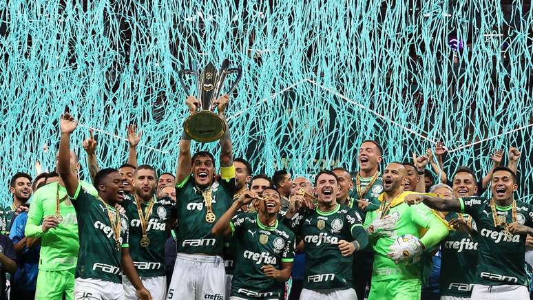 CBF prepara festa para campeão brasileiro em três estádios