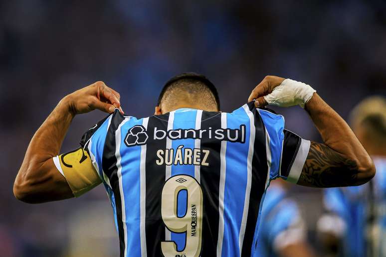 Opinião: Suárez Se Despede Da Torcida Do Grêmio Fazendo O Que Sabe De ...