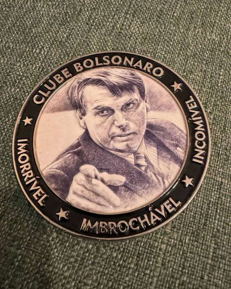Medalha dos 3 Is de Jair Bolsonaro