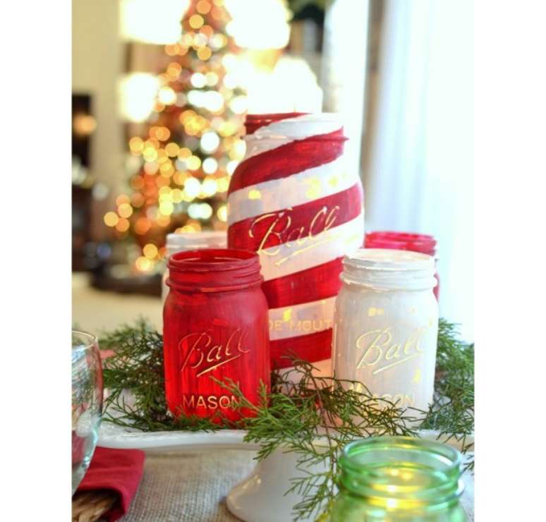 Pinte seus potes de vidro e coloque uma vela ou luz de Natal dentro para ter uma luminária linda!