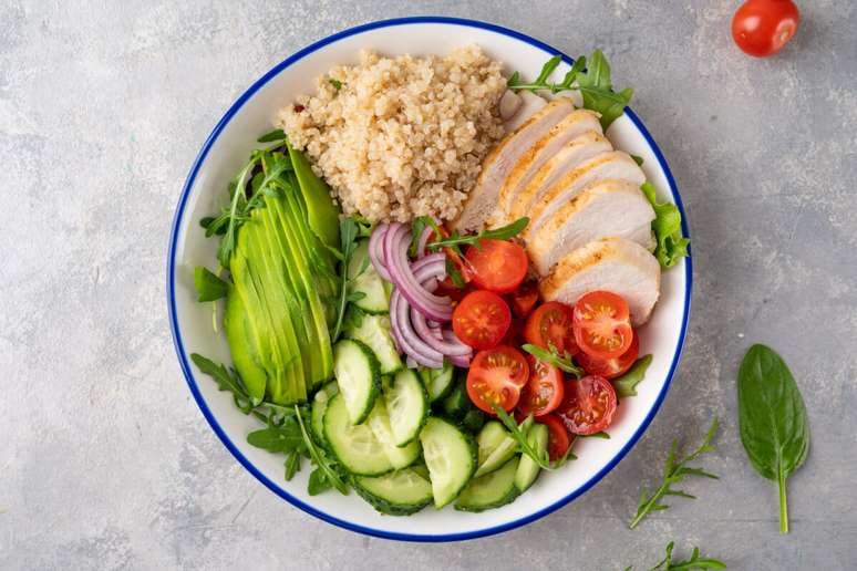 Salada de quinoa com frango