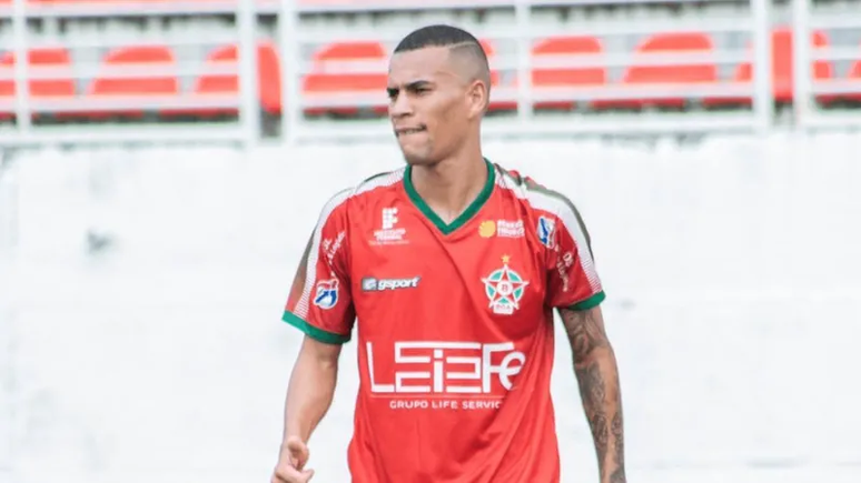 Jogador Carlinhos 