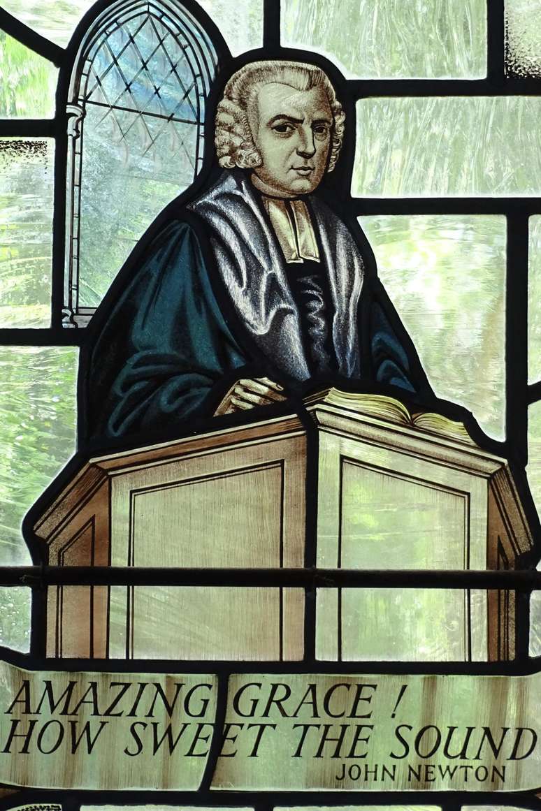 Vitral em homenagem a John Newton na igreja St. Peter and Paul, em Olney