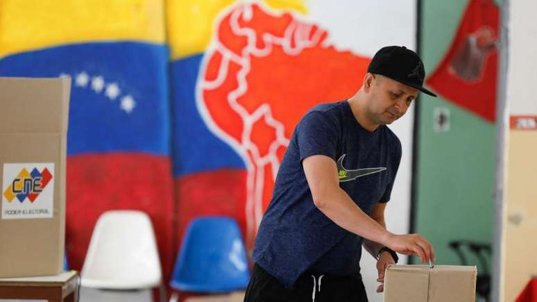 Os venezuelanos apoiaram a reivindicação territorial sobre Essequibo em um referendo no domingo