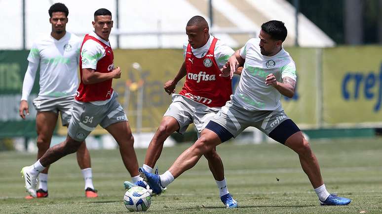 Joga futebol? Veja 6 exercícios para fazer na academia e melhorar