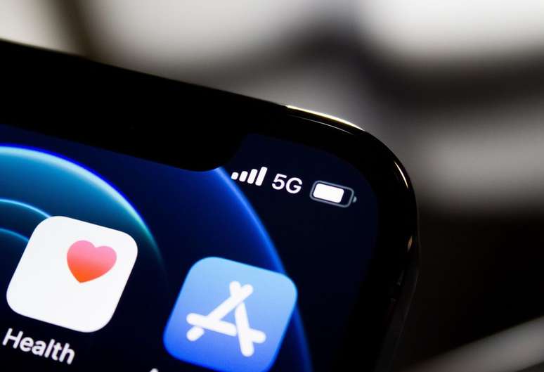 Apple segue apostando no desenvolvimento do seu modem 5G próprio enquanto prepara terreno para a chegada da tecnologia 6G (Imagem: James Yarema/Unsplash)