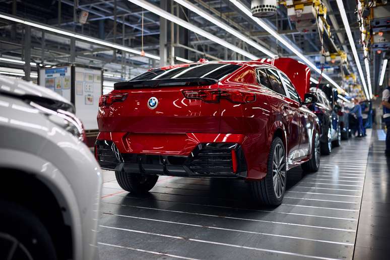 Novo BMW iX2 chegará ao Brasil em 2024
