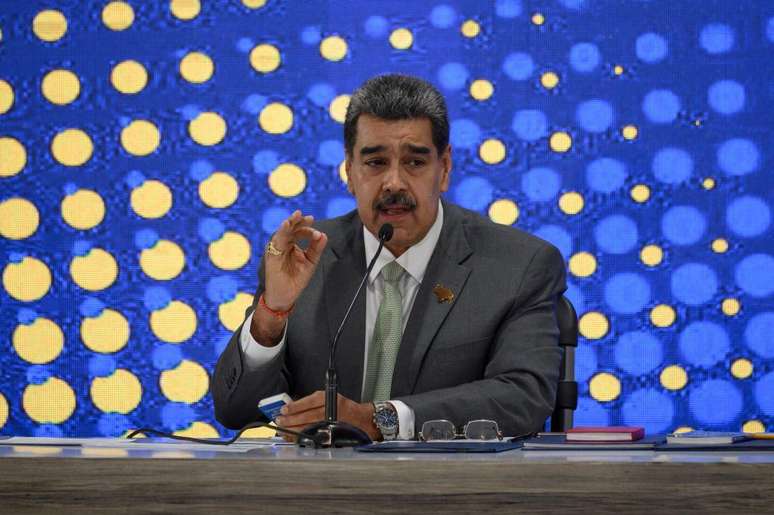 Maduro classificou a grande participação no referendo como uma 'vitória esmagadora'