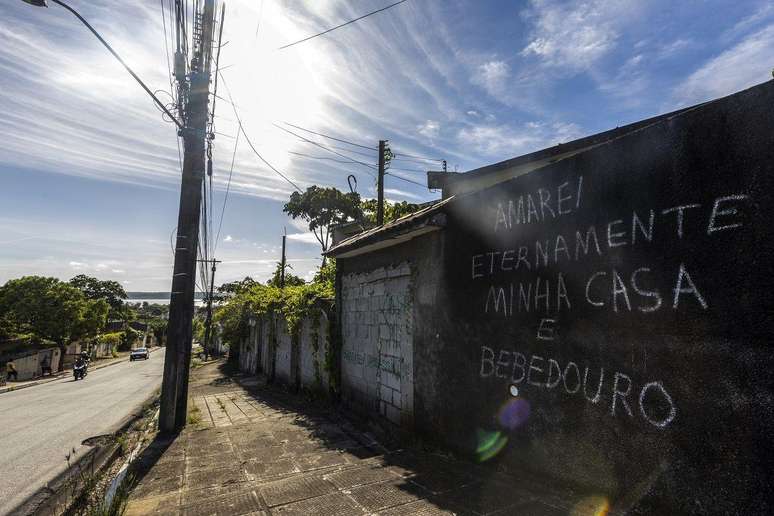 'Amarei eternamente minha casa', diz pichação em Bebedouro, um dos bairros afetados em Maceió