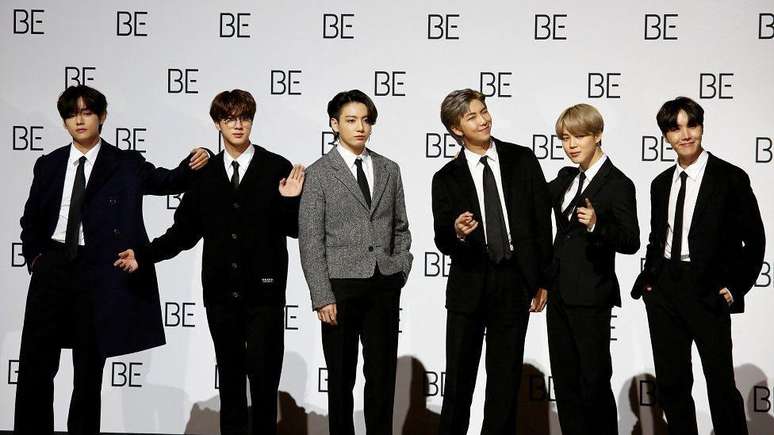 A banda BTS pediu aos seus fãs que não compareçam aos quartéis