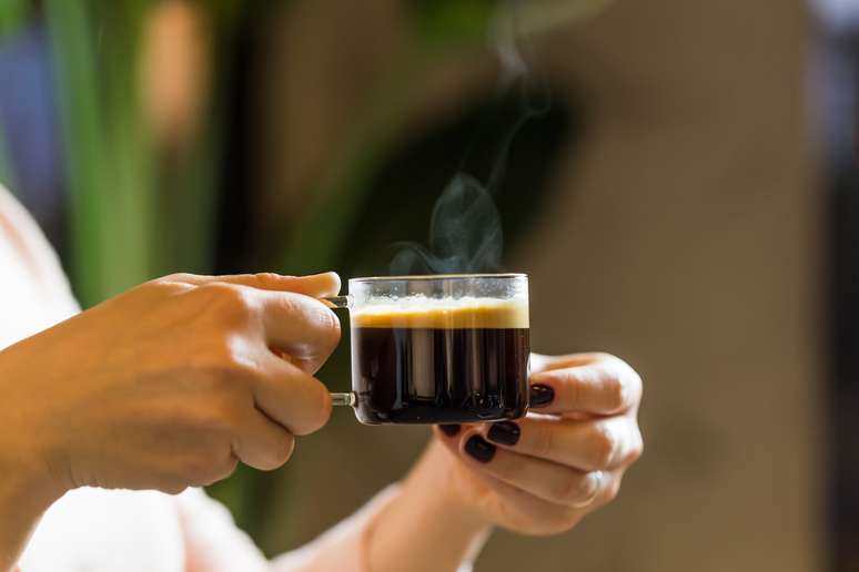 Café preto ativa o intestino. Mas por que isso acontece?