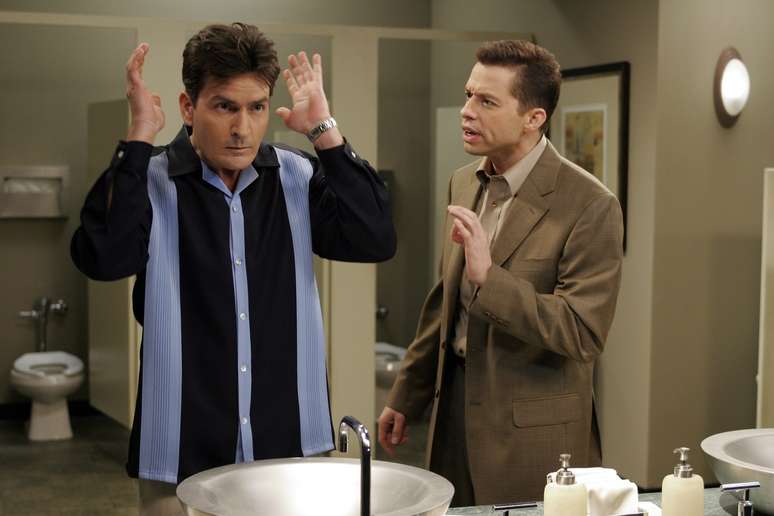 Charlie Sheen e Jon Cryer em 'Two and a Half Men'